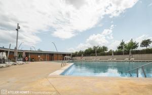 a large swimming pool in front of a building at Las Margas Vistas Golf in Sabiñánigo
