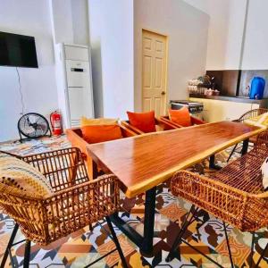 Η κουζίνα ή μικρή κουζίνα στο Casa Calungsod in San Juan, La Union +6 φωτογραφίες