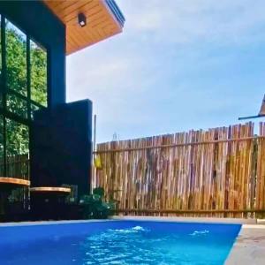 Πισίνα στο ή κοντά στο Casa Calungsod in San Juan, La Union