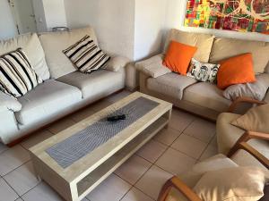 Posezení v ubytování 2 Bedroom Apartment Jardines Canarios Los Cristianos Tenerife