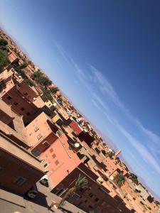 an overhead view of a group of buildings in a city at Appartement spacieuse et lumineuse en plein centre ville in Ouarzazate