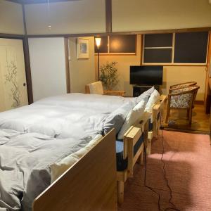 Voodi või voodid majutusasutuse 福のや toas