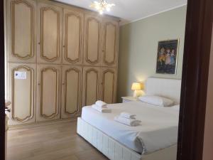 A bed or beds in a room at San Giovanni Apartment with Balcony