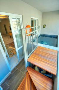 a room with a wooden bench in a room at The Segond Hotel in Xagħra