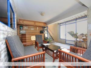 Χώρος καθιστικού στο Travel & Stay