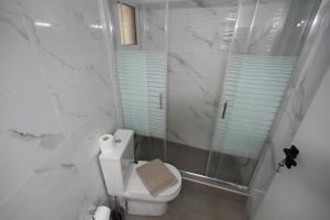 Bilik mandi di Loutraki Seaview Firstline