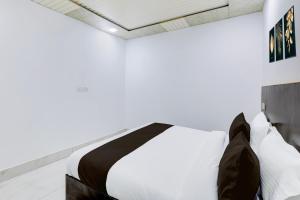 Postel nebo postele na pokoji v ubytování Hotel O Grand Heights