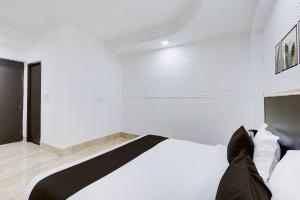 Postel nebo postele na pokoji v ubytování Hotel O Grand Heights