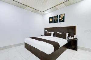 Postel nebo postele na pokoji v ubytování Hotel O Grand Heights