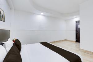 Postel nebo postele na pokoji v ubytování Hotel O Grand Heights