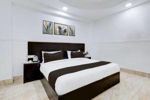 Postel nebo postele na pokoji v ubytování Hotel O Grand Heights