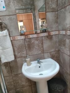 Ein Badezimmer in der Unterkunft Leopard Tree Guesthouse