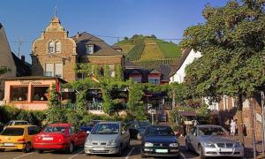 a group of cars parked in a parking lot at Hotel Feiden Garni in Ediger-Eller