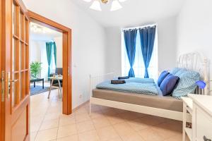 Ένα ή περισσότερα κρεβάτια σε δωμάτιο στο Unique Historic Palace Apartment