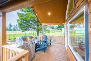 Balkón nebo terasa v ubytování Rainforest Tiny Home Retreat 29