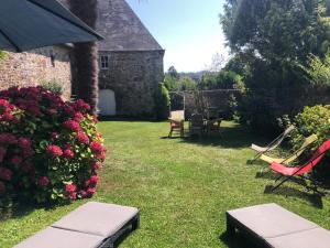 Vonkajšia záhrada v ubytovaní Magnifique longère du Cotentin