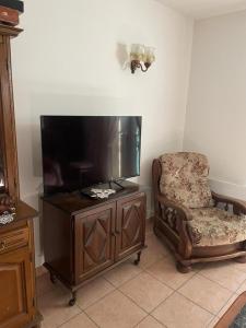 TV a/nebo společenská místnost v ubytování Lotissement campagne la tour g2561