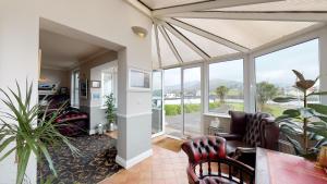 Ruang duduk di Milltown House Dingle