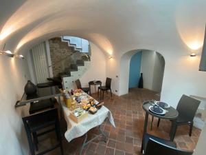 a room with a table and chairs and a staircase at A Ca Du Barba Ge in Vallebona
