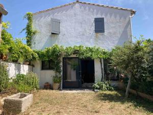 Zahrada ubytování Charmante maison à l'île de Ré au calme, avec jardin et deux vélos