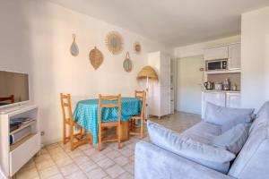 Kuchyň nebo kuchyňský kout v ubytování Lavandou - T2 in the city center - 200 m from the sea