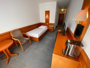 Postel nebo postele na pokoji v ubytování Adamidis Hotel
