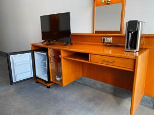TV a/nebo společenská místnost v ubytování Adamidis Hotel