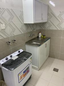 Kuchyň nebo kuchyňský kout v ubytování Welcome Six 5km far from Masjid Nabawi + 14 fotografií