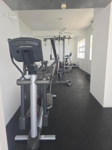 Un gimnasio con varias máquinas de correr en una habitación. en Luxury Beachfront Apartment Your Perfect Getaway, en Uswetakeiyawa