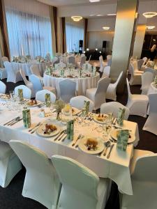 A restaurant or other place to eat at Hotel Hrabovo