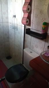 Bilik mandi di Sonho na Serra Chalé 1