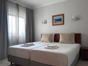 Ένα ή περισσότερα κρεβάτια σε δωμάτιο στο Oceanview Bliss in Albufeira Retreat Over Oldtown +34 φωτογραφίες