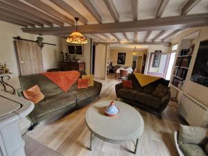 a living room with a couch and a table at La forge des vignes in Menetou-Râtel