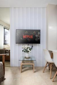 TV a/nebo společenská místnost v ubytování Entire Furnished 3BR House in Central Cebu City with Parking and Washer