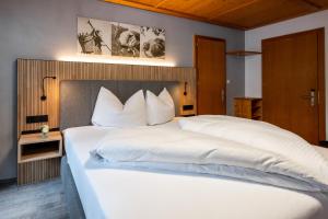 Posteľ alebo postele v izbe v ubytovaní Hotel Garni Madrisa