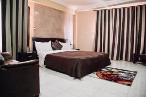 a bedroom with a bed and a couch at hOTEL IMAN in Nouakchott
