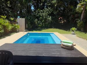 Kolam renang di atau dekat dengan Casa 4 quartos Riviera de Sao lourenço Piscina Aquecida