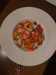 Φαγητό σε αυτό το ξενοδοχείο ή κάπου εκεί κοντά +66 φωτογραφίες