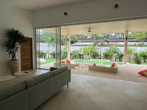 Khu vực ghế ngồi tại Casa Tropical Luxe 1
