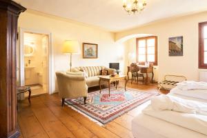 Postel nebo postele na pokoji v ubytování Hotel Landsitz Pichlschloss