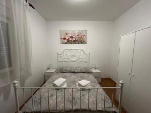 Posteľ alebo postele v izbe v ubytovaní Apartman Petra
