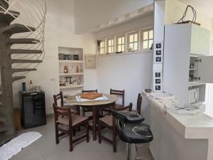 Dapur atau dapur kecil di Casa 4 quartos Riviera de Sao lourenço Piscina Aquecida