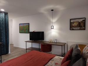 Telewizja i/lub zestaw kina domowego w obiekcie Urbs Amiens Sud