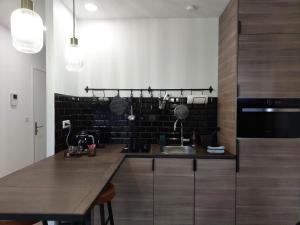 Kuchnia lub aneks kuchenny w obiekcie Urbs Amiens Sud