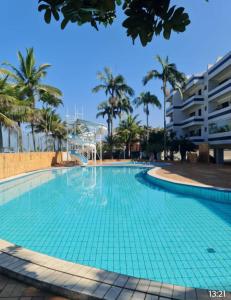 Πισίνα στο ή κοντά στο Apartamento Duplex pé na areia em Boracéia