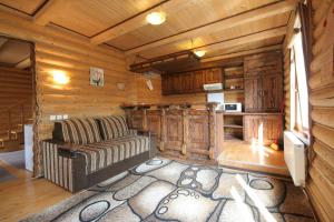 Predel za sedenje v nastanitvi Chalet Flery