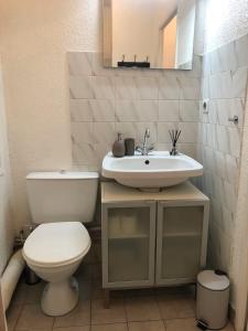 Ένα μπάνιο στο BnGo I Le Cosy I 2 personnes, Gare Perrache, Place Bellecour, Hypercentre Lyon