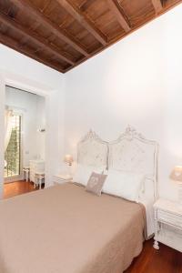 Un pat sau paturi într-o cameră la La Maison de la vie