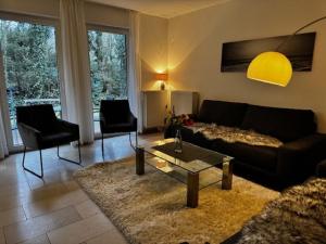 a living room with a couch and a coffee table at Ferienhaus Willenborg in Molbergen