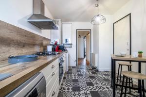 Η κουζίνα ή μικρή κουζίνα στο Jungle Indus - Centre & gare à pied